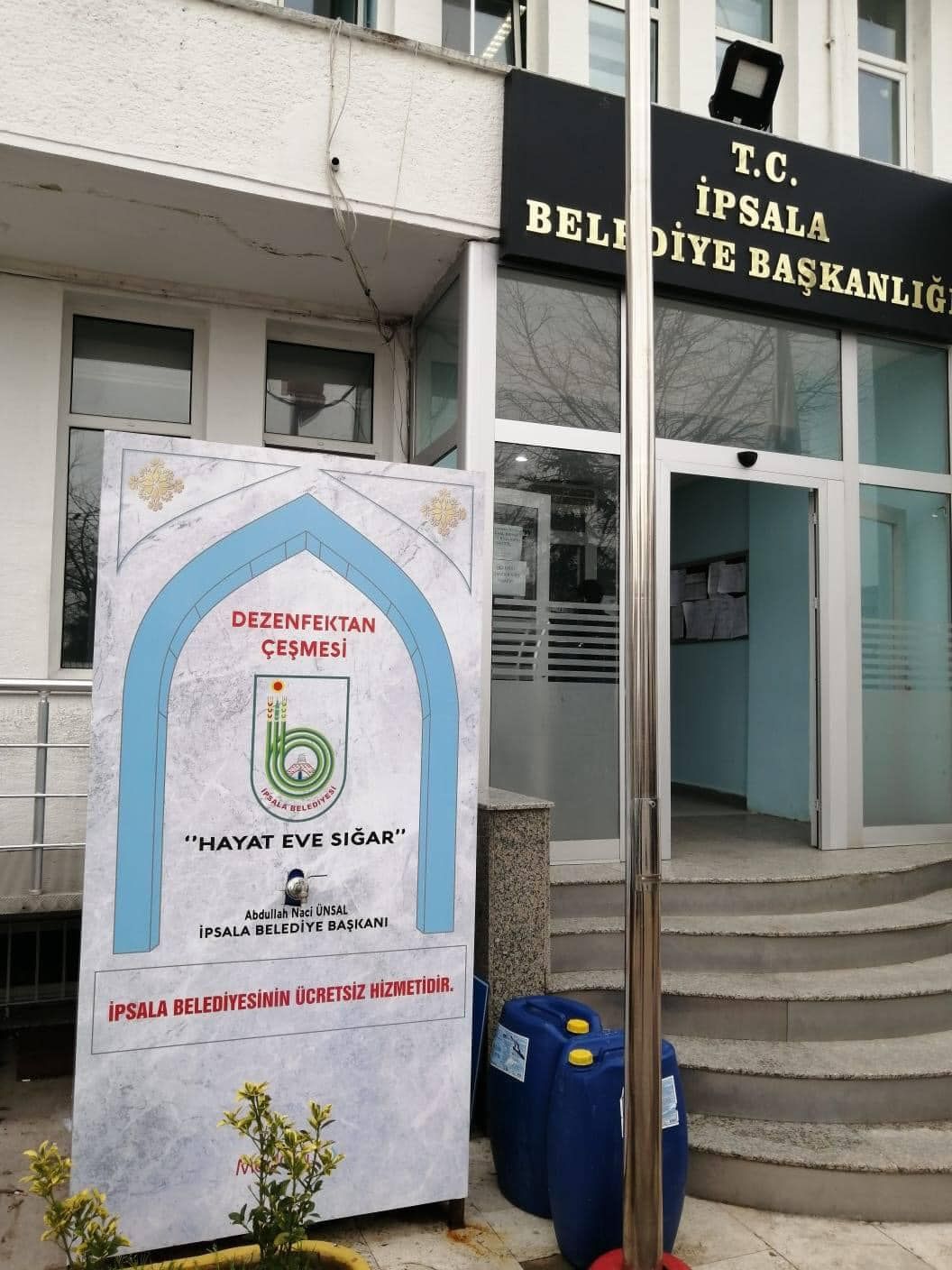 Belediyeden Dezenfektan Çeşmesi